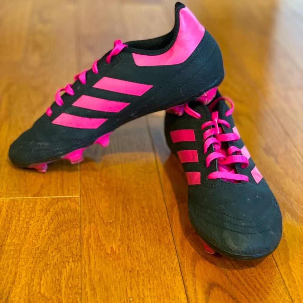 Adidas size 4.5 Soccer cleats